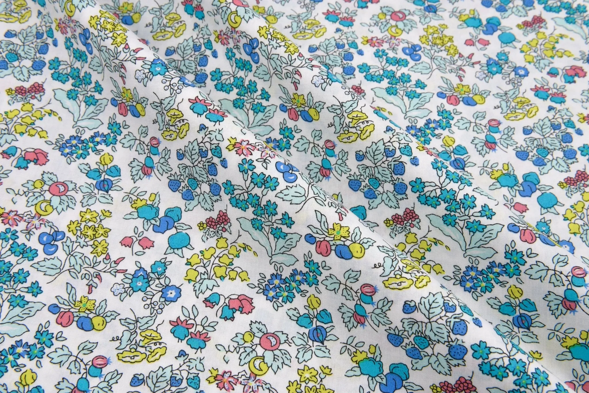 100% Cotton Loom Line  Juicy Garden Fabric - 154