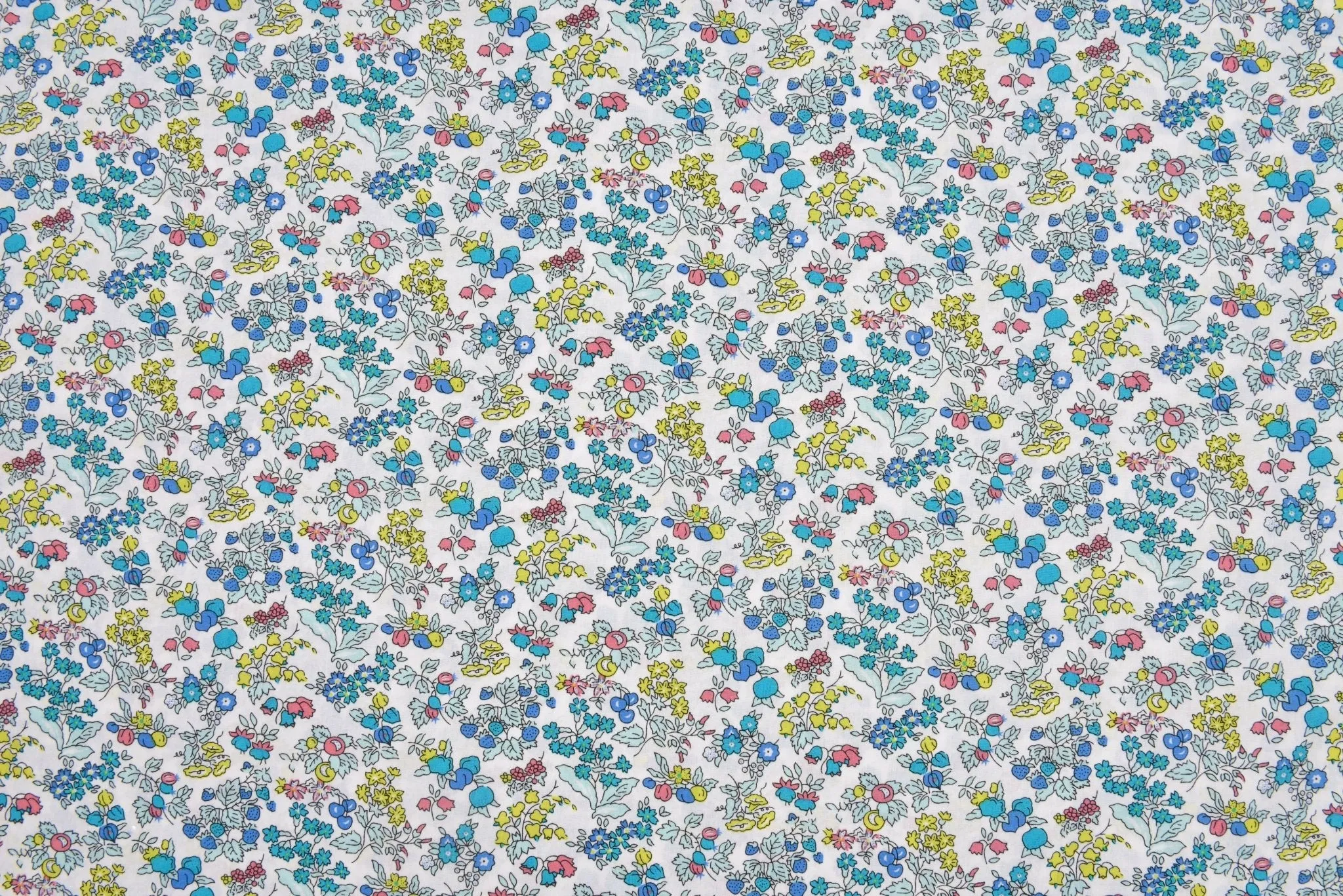 100% Cotton Loom Line  Juicy Garden Fabric - 154